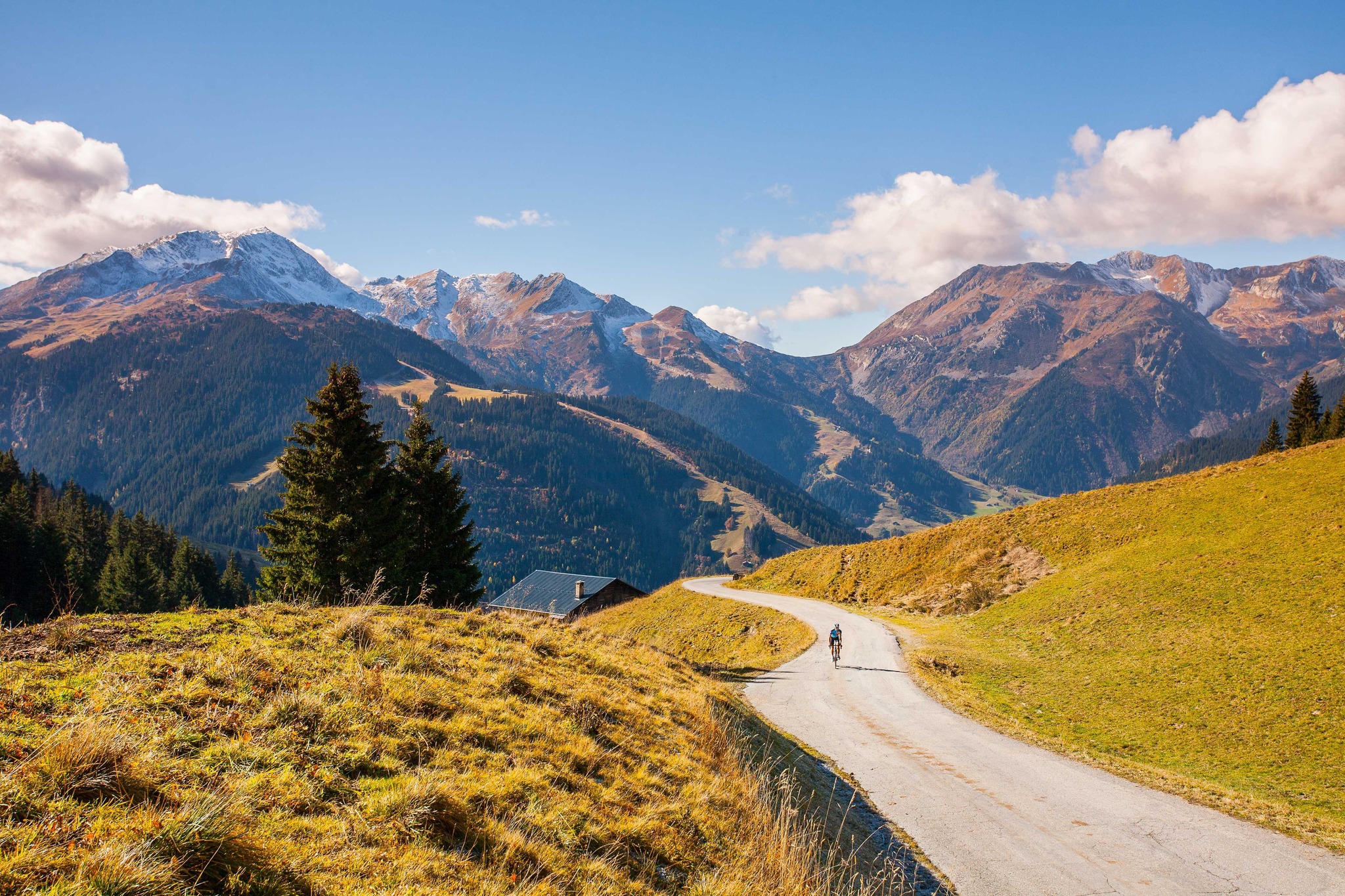 Mélèzes dorés et crêtes en automne, Beaufortain